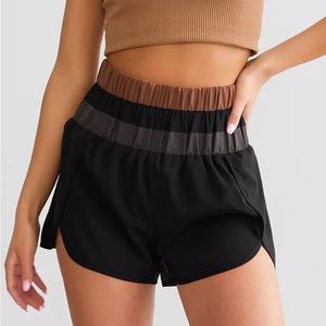Buckle colorblock athletic shorts